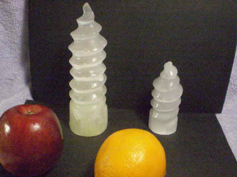 Columnar spiral selenite sculptures having shimmer