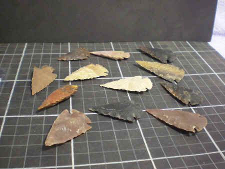 Hand-chipped agate arrowheads made&nbsp; in the st